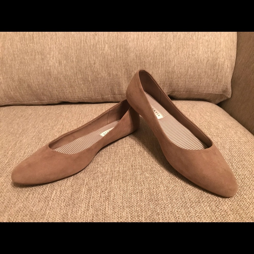 Kelly & Katie Tan, Suede, Business Flats, NWOT